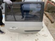 TOYOTA RAV4 III 2005-2013 DVERE PRAVÉ ZADNÉ KOMPLETNÉ